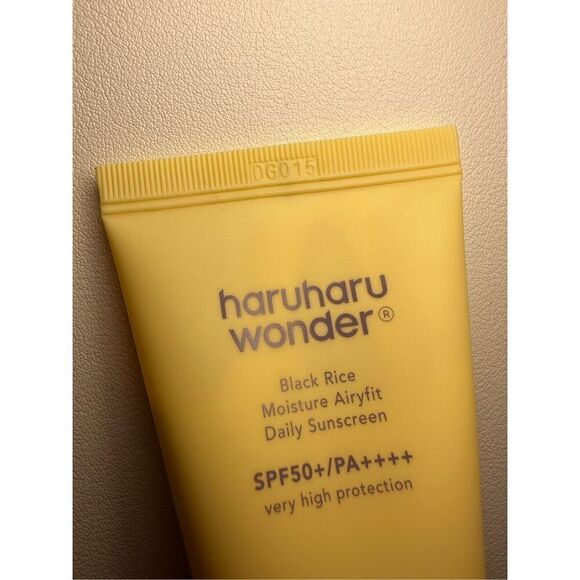 Haruharu Wonder Black Rice Moisture Airyfit Daily Sunscreen 50ml (1.69fl.oz) - Picture 4 of 9